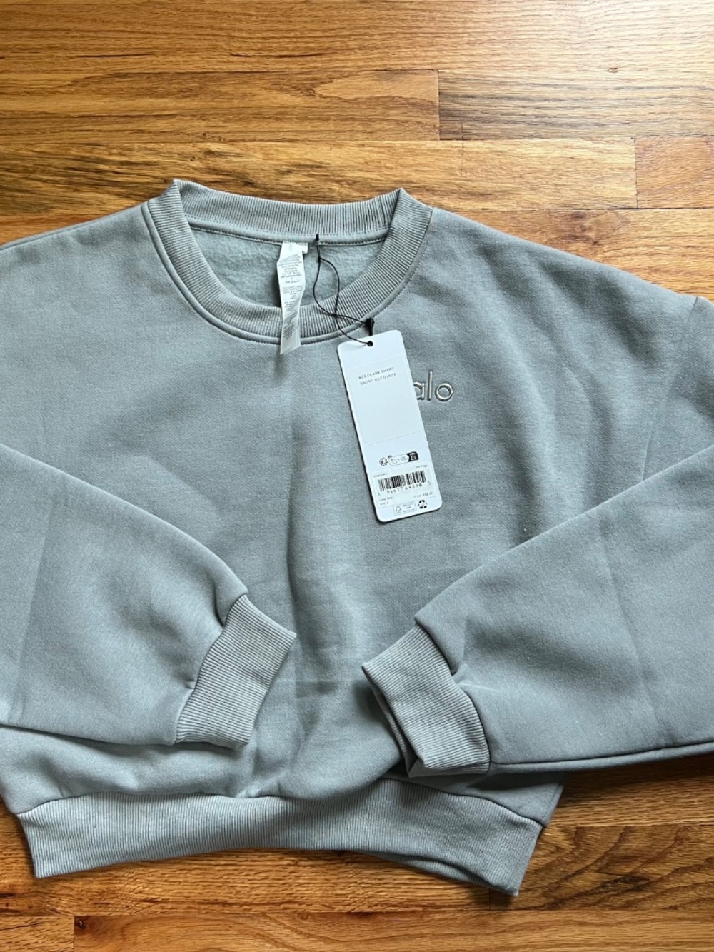ALO ACCOLADE Yoga lunar gray (sweatshirt only) women’s small NWT